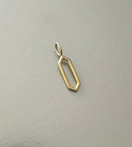 Medium Satin Finished 18k Yellow Gold Outline