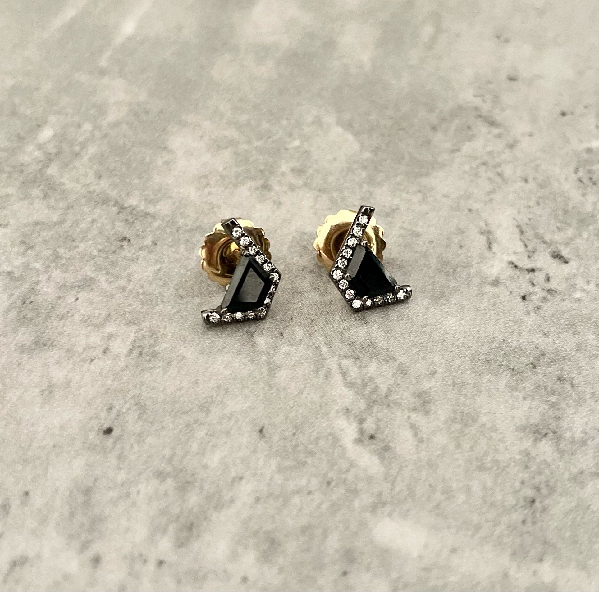 Collection 01 Midi 18k Blackened Gold Earrings