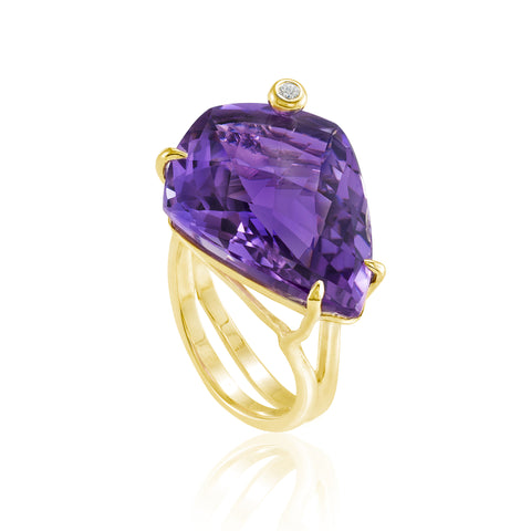 Gold Shield Cocktail Ring: Amethyst